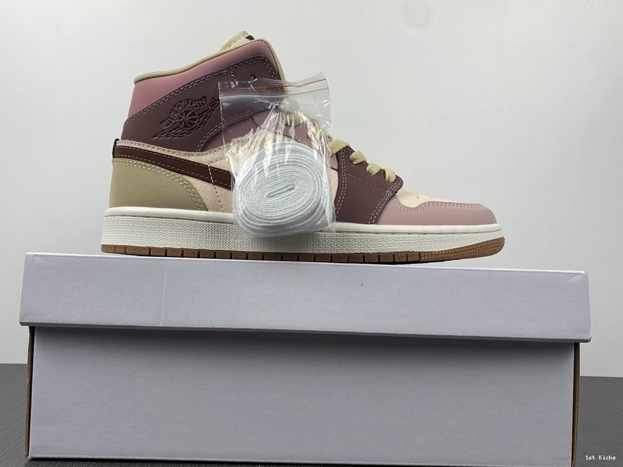 DO7440-821 Mid 1 Air Jordan 1112